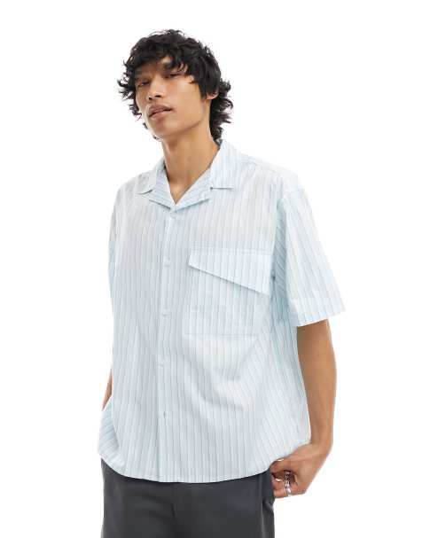 Camisa azul a rayas extragrande de manga corta con cuello de solapas de popelina de COLLUSION - view 1