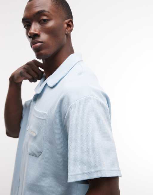 Camisa azul cielo de manga corta con cuello de solapas de tejido gofrado de Prohibited (parte de un conjunto), 3 de 5