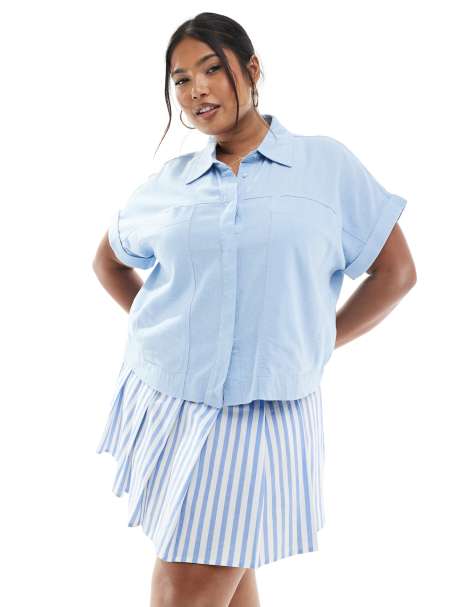 Camisa azul claro de manga corta y corte cuadrado de ONLY Curve - view 1