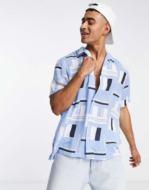 Camisa azul de manga corta con solapas y estampado color block de Selected Homme