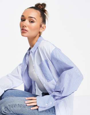 Camisa azul extragrande a rayas de NA-KD