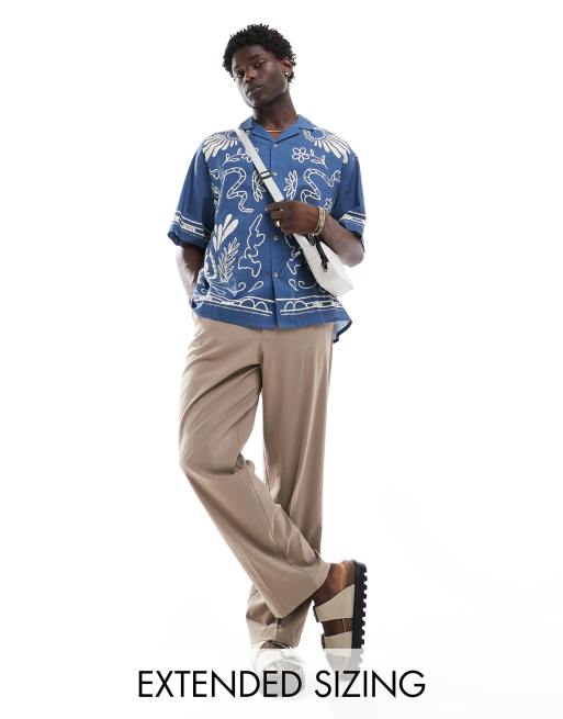 Camisa azul extragrande con cuello de solapas, estampado abstracto y detalle en los bordes de ASOS DESIGN