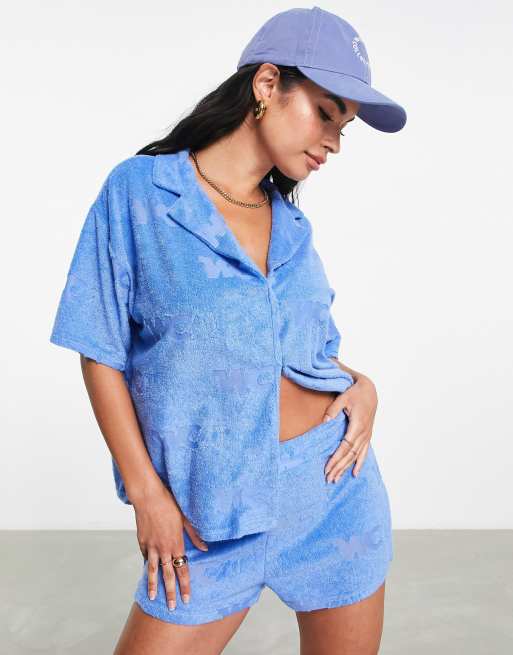 Camisa azul extragrande de manga corta con detalle devoré WCA de tejido rizado de ASOS Weekend Collective