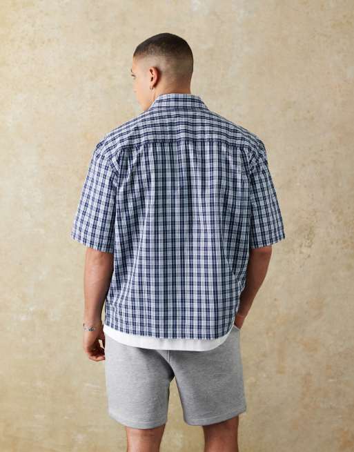 Camisa azul marino a cuadros de manga corta y corte holgado de Weekday, 2 de 5
