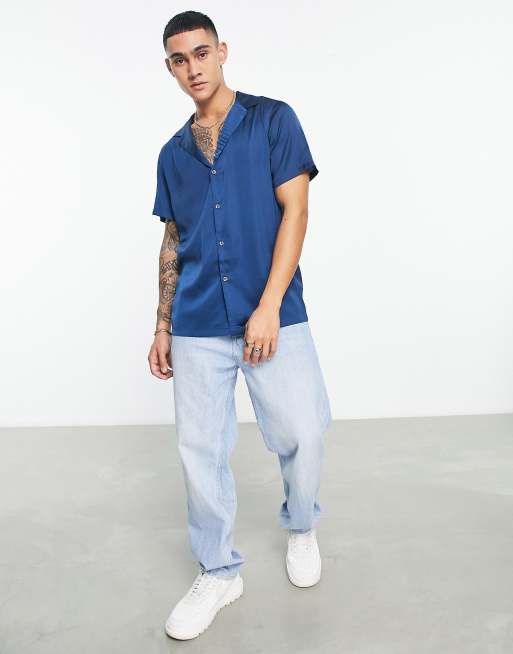 Camisa azul marino de corte estándar con solapas marcadas de satén de ASOS DESIGN, 4 de 4