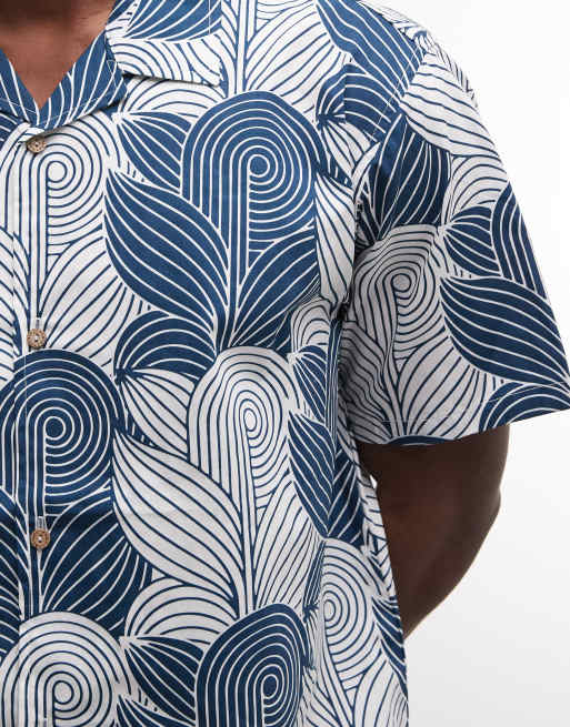 Camisa azul multicolor de manga corta con diseño estampado y botones Paragon de Parlez, 4 de 5