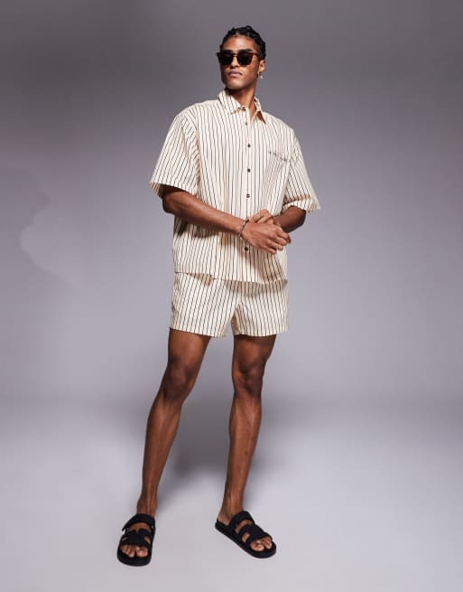 Camisa beis a rayas de corte cuadrado extragrande con estampado en el pecho de ASOS DESIGN (parte de un conjunto), 3 de 4