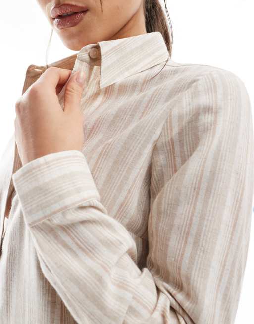 Camisa beis a rayas extragrande de Wednesday's Girl, 4 de 4