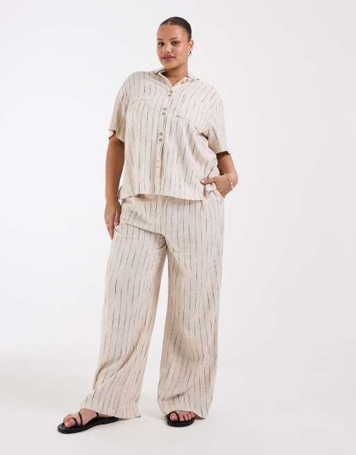 Camisa beis a rayas holgada de tejido efecto lino de ASOS DESIGN Curve, 2 de 4