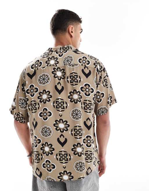 Camisa beis de manga corta con patrón geométrico y cuello de solapas de Jack & Jones, 4 de 4