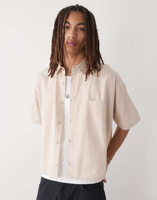 Camisa beis de manga corta y corte cuadrado con raya diplomática de Reclaimed Vintage