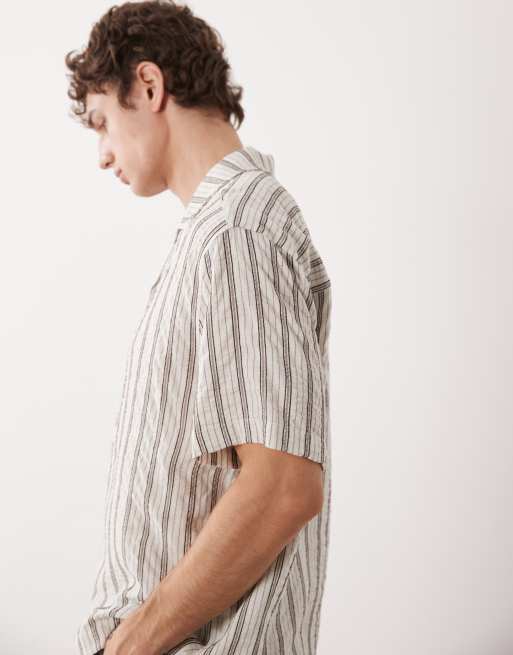 Camisa blanca a rayas de corte holgado con cuello de solapas y acabado texturizado de ASOS DESIGN, 4 de 5