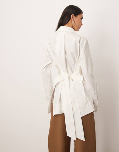 Camisa blanca con bolsillos cargo y lazada en la espalda de ARRANGE - view 1