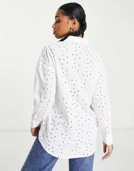 Camisa blanca con bordado inglés de Only, 2 de 4
