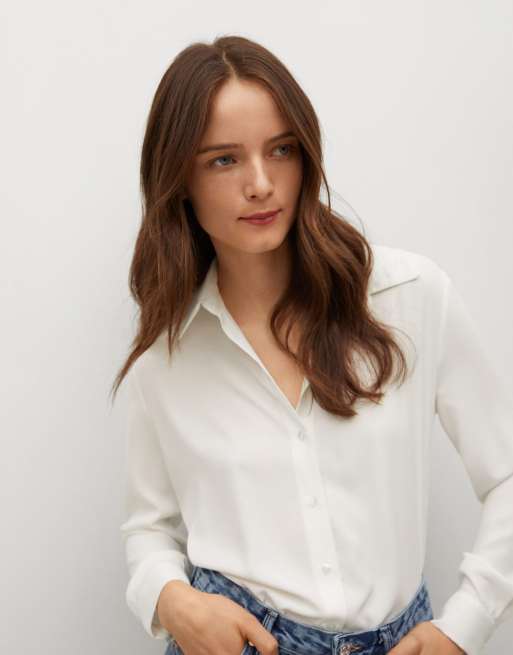 Camisa blanca con botones delanteros de Mango