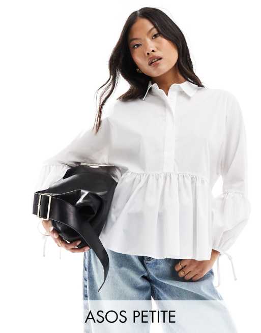 Camisa blanca con cintura baja con sobrefalda de ASOS DESIGN Petite