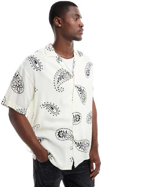 Camisa blanca con cuello de solapas y estampado de cachemir de Jack & Jones - view 1
