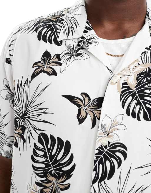 Camisa blanca con cuello de solapas y estampado de palmeras de Jack Jones ASOS