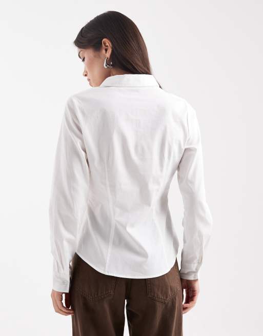 Camisa blanca con detalle de costuras y cintura ceñida de ASOS DESIGN, 2 de 4