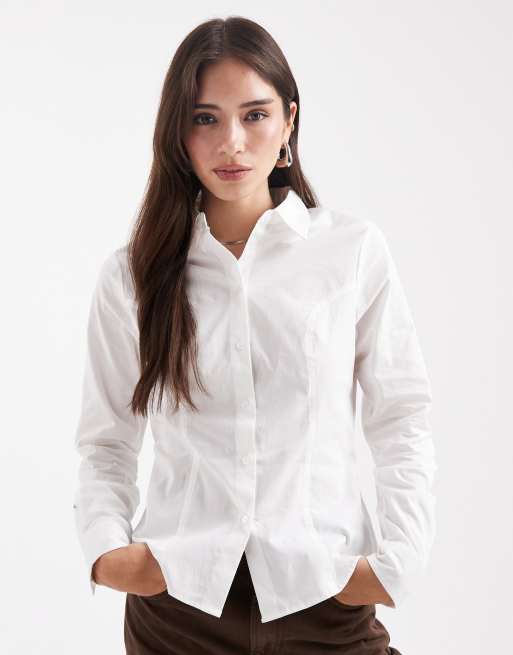 Camisa blanca con detalle de costuras y cintura ceñida de ASOS DESIGN, 3 de 4
