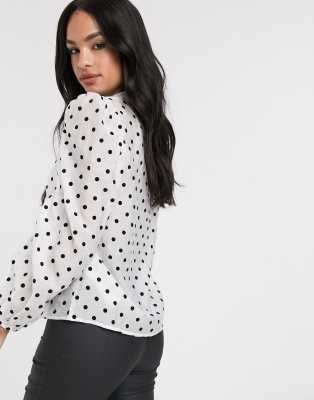 blusa lunares stradivarius