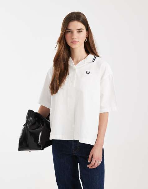 Camisa blanca con ribetes, detalle de tapeta y logo de Fred Perry - view 1