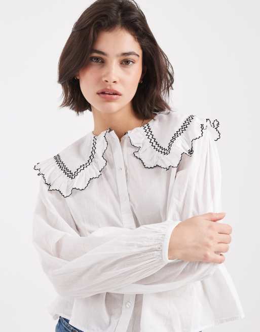 Camisa blanca con solapas y ribetes en contraste de New Look, 2 de 4