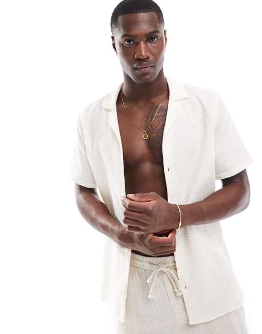 Camisa blanca de corte cuadrado y manga corta con cuello de solapas de tejido texturizado de Hollister