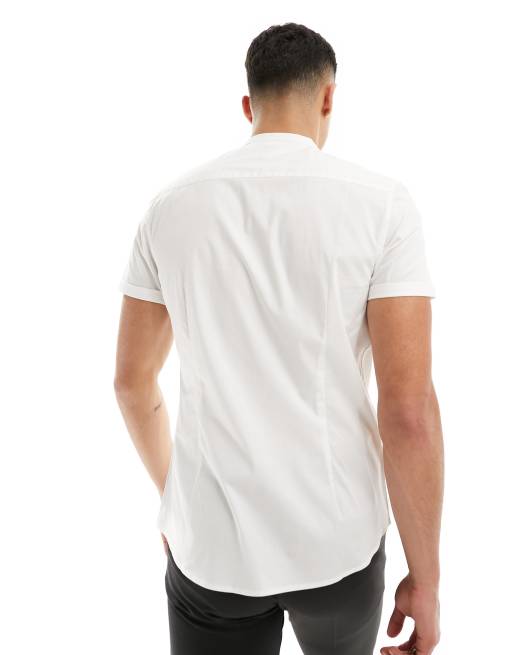 Camisa blanca de corte slim con cuello mao y mangas vueltas de ASOS DESIGN, 2 de 4