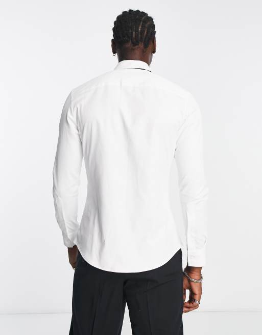 Camisa blanca de corte slim con lazada en el cuello de satén de ASOS DESIGN, 4 de 4