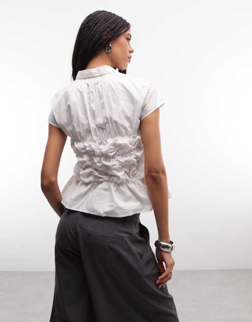 Camisa blanca entallada de manga corta con diseño fruncido de COLLUSION, 4 de 4