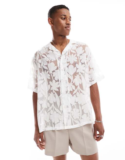 Camisa blanca extragrande con cuello de solapas y diseño floral de devoré de FhyzicsShops DESIGN