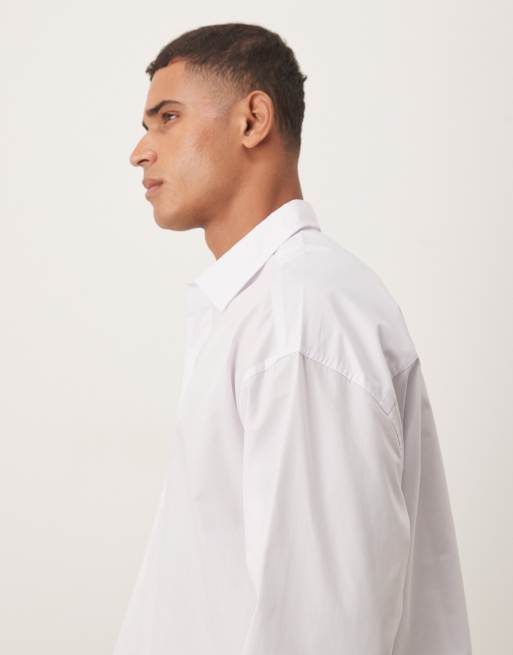 Camisa blanca extragrande sin cierres con bajo ancho de popelina de ASOS DESIGN, 4 de 5