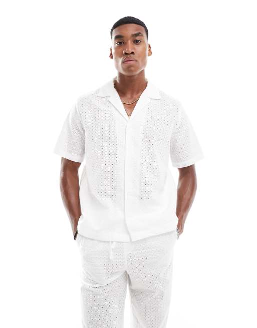 Camisa blanca con diseño fashion