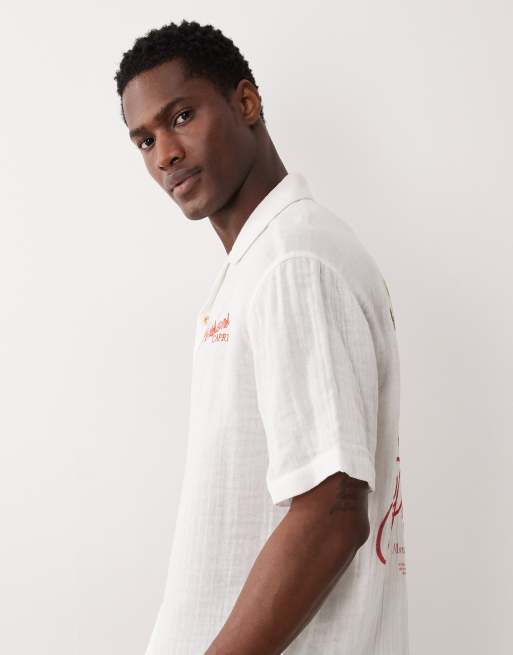 Camisa blanca holgada con estampado en la espalda y cuello de solapas de ASOS DESIGN, 4 de 5