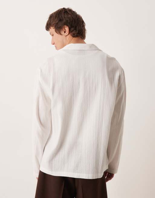 Camisa blanca holgada con patrón de jacquard de rayas y cuello de solapas de ASOS DESIGN, 3 de 5