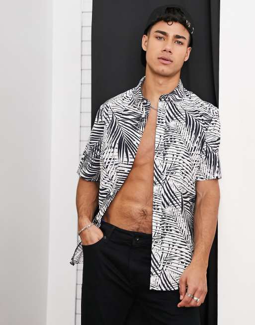 Camisa negra outlet con palmeras blancas