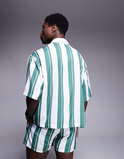 Camisa blanca y verde a rayas de corte cuadrado extragrande de