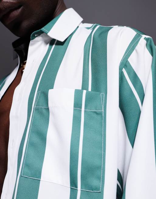 Camisa blanca y verde a rayas de corte cuadrado extragrande de