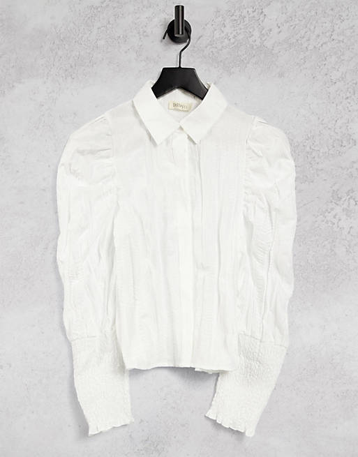 Camisa blanco hueso texturizada con mangas abullonadas de Ghospell