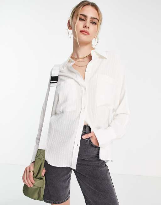 Camisa blanco natural con detalle de rayas finas de Mango