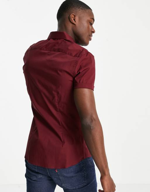 Camisa burdeos ajustada y elástica de ASOS DESIGN, 2 de 4