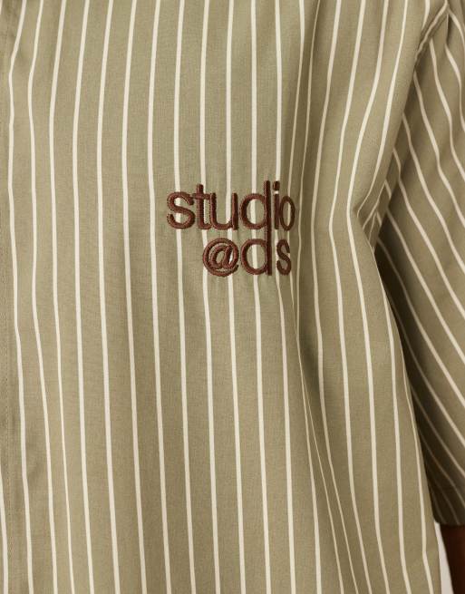 Camisa caqui a rayas de corte estándar con bordado en el pecho de ASOS DESIGN, 4 de 5