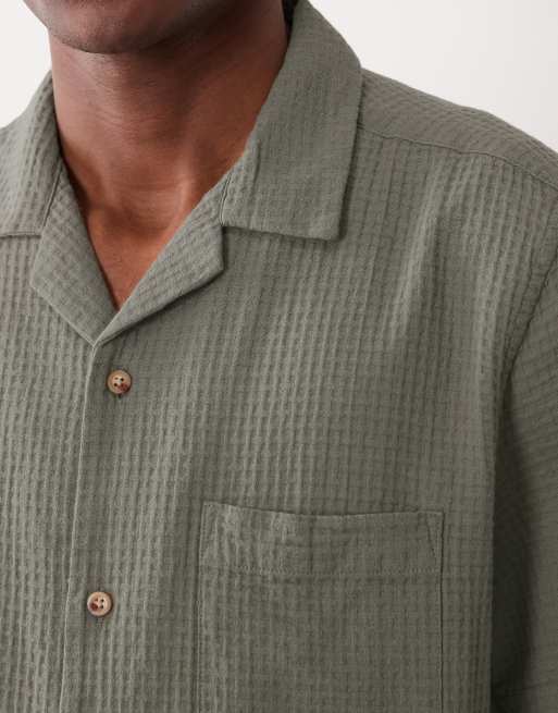 Camisa caqui de corte estándar de tejido gofrado texturizado de ASOS DESIGN, 3 de 5