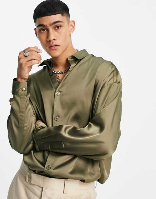 Camisa caqui extragrande con bajo redondeado y sisas caídas de satén de ASOS DESIGN