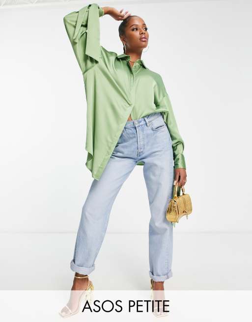 Camisa caqui extragrande con detalle de lazada en los puños de satén de ASOS DESIGN Petite