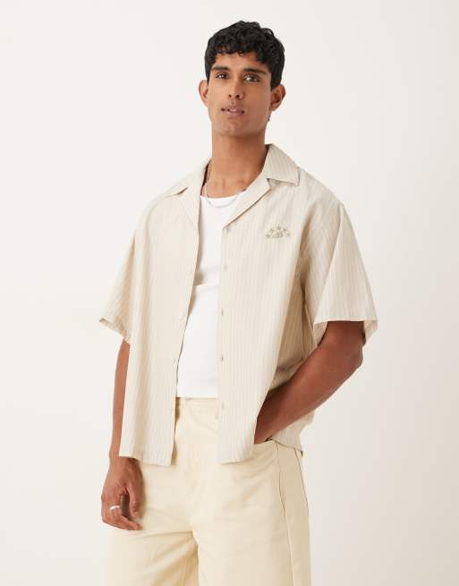 Camisa color arena y blanca a rayas extragrande con cuello de solapas y detalle bordado de ASOS DESIGN
