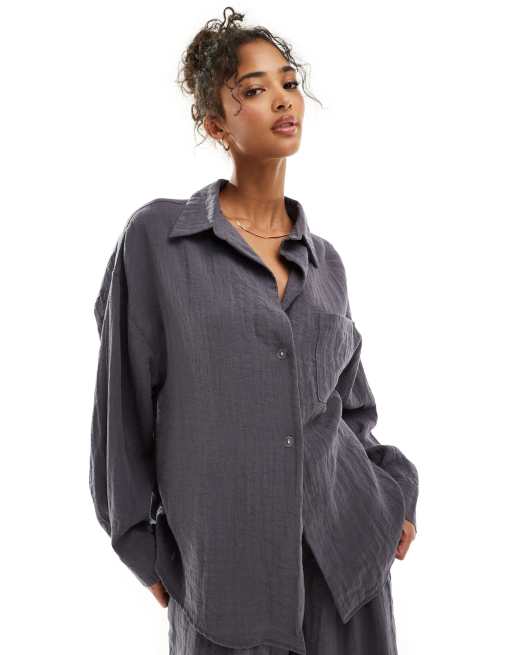 Camisa color carbón extragrande con cuello caído de tejido texturizado de ASOS DESIGN (parte de un conjunto)