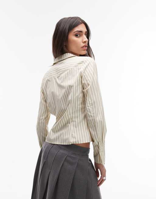 Camisa color crema a rayas entallada con tapeta de volantes de Résumé, 3 de 4