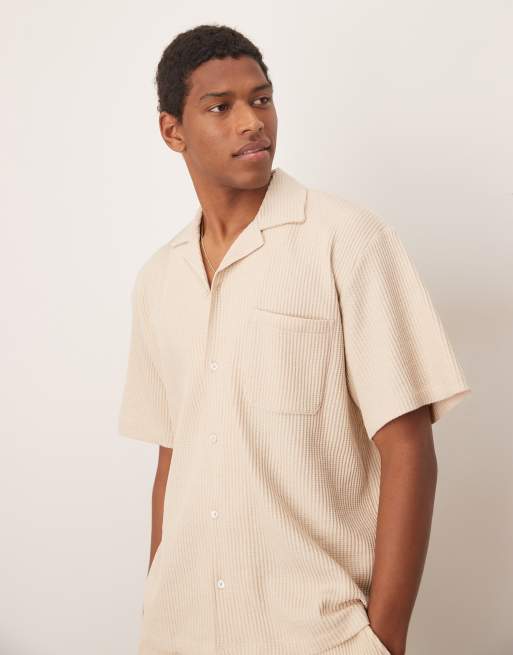 Camisa color crema con cuello de solapas de tejido gofrado de Selected Homme (parte de un conjunto)